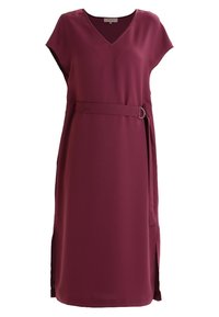 Bordeauxfarbenes Kleid mit V-Ausschnitt, kurzen Ärmeln und einem Taillengürtel mit runder Schnalle. Glattes Material, gerader Schnitt und seitliche Schlitz.