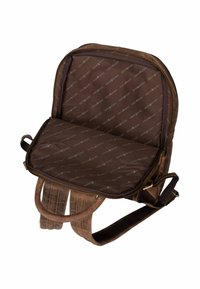 Sac à dos en cuir marron avec une ouverture zippée, présentant un intérieur spacieux doublé d'un tissu à motifs marron foncé et des sangles ajustables.