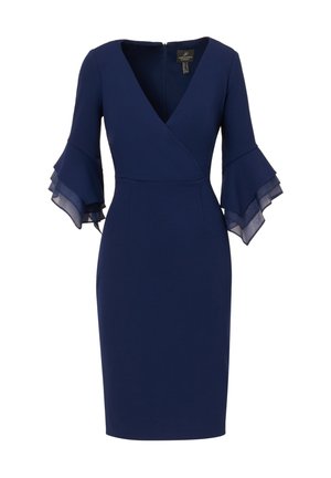 Navyblauwe wikkeljurk van gladde stof, met doorzichtige met ruffles versierde mouwen en een getailleerde pasvorm, voorzien van een rits aan de achterkant.