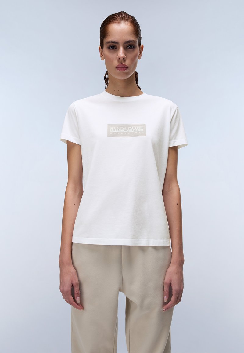 Napapijri S-BOX LOGO - Camiseta estampada - bright white