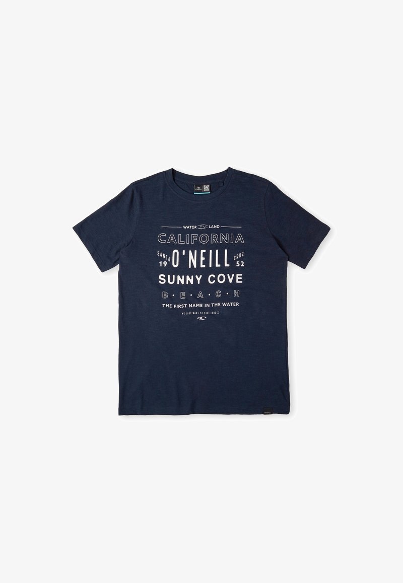 T-shirt bleu marine à manches courtes avec texte blanc : « California O'Neill Sunny Cove Beach Santa Cruz 1952 » et petit logo vague.