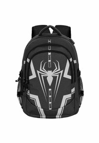 Sac à dos noir avec un logo Spider-Man brillant et des accents géométriques blancs. Poches latérales en mesh pour le rangement. Tissu textile durable.