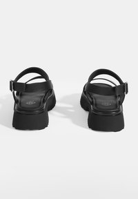 Desa Plateausandalette - black
