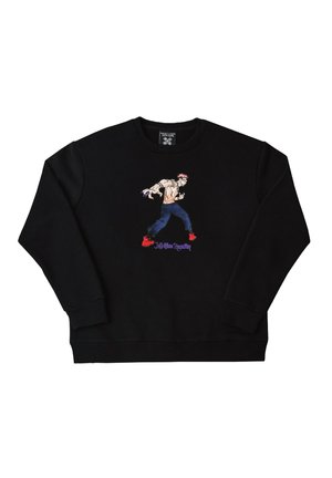 Zwarte sweatshirt met lange mouwen, voorzien van een geborduurd graphic van een personage in beweging, geaccentueerd met rode schoenen en blauwe broek.