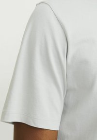 Jack & Jones JJE TEE  O-NECK  - Basic T-shirt - puritan gray