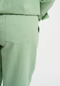 HASINA - Püksid - khaki green