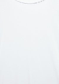 Weißes, kurzärmeliges T-Shirt aus Baumwolle. Verfügt über einen runden Halsausschnitt und eine glatte Textur ohne sichtbare Muster oder Akzente.