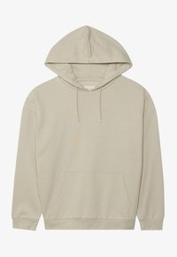 Hoodie beige en tissu doux, avec une poche frontale, une capuche à cordon et des poignets et ourlet côtelés. Surface texturée avec un design minimal.