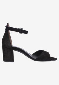 Černé semišové sandály na podpatku s otevřenou špičkou, hranatým blokovým podpatkem, nastavitelným kotníkovým páskem a hladkou stélkou. Jednoduchý design bez ozdob.