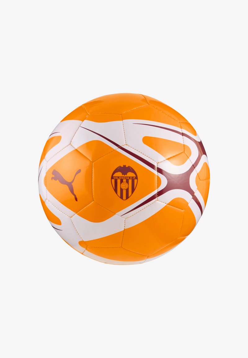 Palla da calcio arancione con accenti bianchi e marroni, dotata di un logo di marca e una superficie testurizzata. Progettata con un classico motivo esagonale.