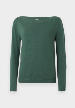 Pull en tricot vert avec des manches longues et un col rond large. Présente des bords côtelés et une texture lisse. Design simple, sans motifs ni accessoires.