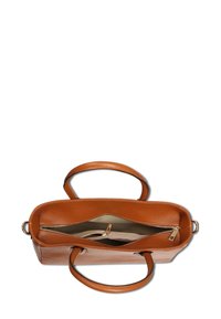 Leren handtas in warm bruin met een gestructureerde afwerking, dubbele handvatten en een ritsvak aan de binnenkant tegen een lichter interieur.