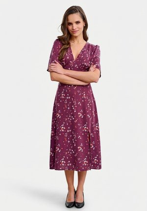 - Sukienka z dżerseju