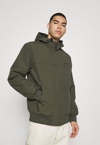 Carhartt WIP - HOODED SAIL  - Lehká bunda - cypress/black Miniatura obrázku 1