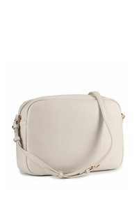 Borsa a tracolla in pelle color crema con finitura texturizzata, chiusura a zip e tracolla regolabile. Forma rettangolare; design minimalista con dettagli hardware discreti.