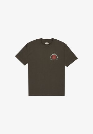 Olivgrön bomull t-shirt med rund halsringning och korta ärmar. Har en grafik av en röd tiger och texten "RVCA EST. MMI" på bröstet.