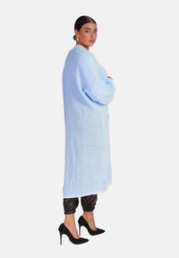Elara Strickjacke - hellblau