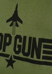 TOP GUN Printtipaita - olive