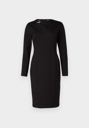 Abito nero aderente con maniche lunghe, scollatura a forma curva e dettaglio di taglio laterale. Presenta un accento di hardware dorato e una texture liscia.