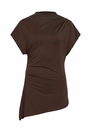 Asymetrický hnedý top s krátkym rukávom, vysokým výstrihom a záhybovou látkou na jednej strane.