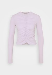 Helllila Langarmoberteil mit Rundhalsausschnitt, das ein gerafftes Vorderdesign und einen cropped Saum aufweist. Hergestellt aus einem weichen, strukturierten Material.