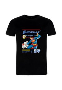 Černé tričko s grafikou Supermana a psa Krypta, s textem "Superman: V nebi" a barevnými akcenty ve stylu komiksu.