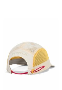 Letvægt beige cap med en gul mesh top, fleksibel skygge og justerbar rød snor med gul toggles for sikker pasform.