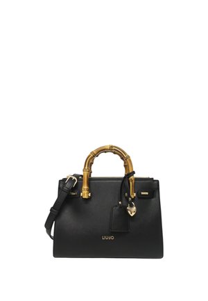 Borsa a tracolla in pelle nera con manico in bambù, dettagli in metallo dorato e tracolla removibile. Presenta un ciondolo e un logo sul davanti.
