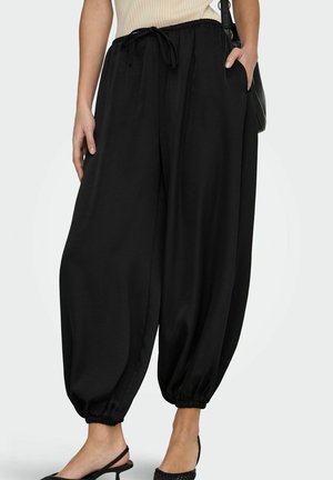 JDY WEITEM BEINSCHNITT JDYCASSY LOCKER GESCHNITTEN - Bukse - black