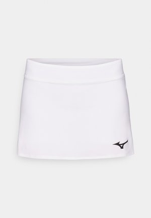 Hvit sportsskjørt med en tettsittende midje og rett snitt. Har en svart logo på nederste venstre side. Glatt stoffstruktur.