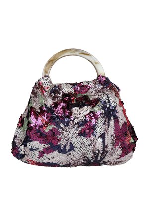 Pequeño bolso de mano con un asa redonda translúcida, cubierto de lentejuelas densamente agrupadas en rosa, morado, plateado y verde que forman un patrón floral abstracto.