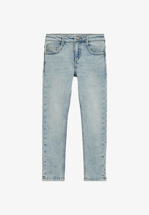 Világoskék, szűk szabású farmernadrág öt zsebbel, gombos záródással és övhurkokkal, fehér háttéren laposan elhelyezve.