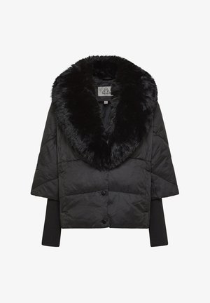 Giacca nera corta con colletto in pelliccia sintetica, texture trapuntata, chiusura con bottoni e maniche lunghe in maglia. Presenta una finitura liscia e lucida.