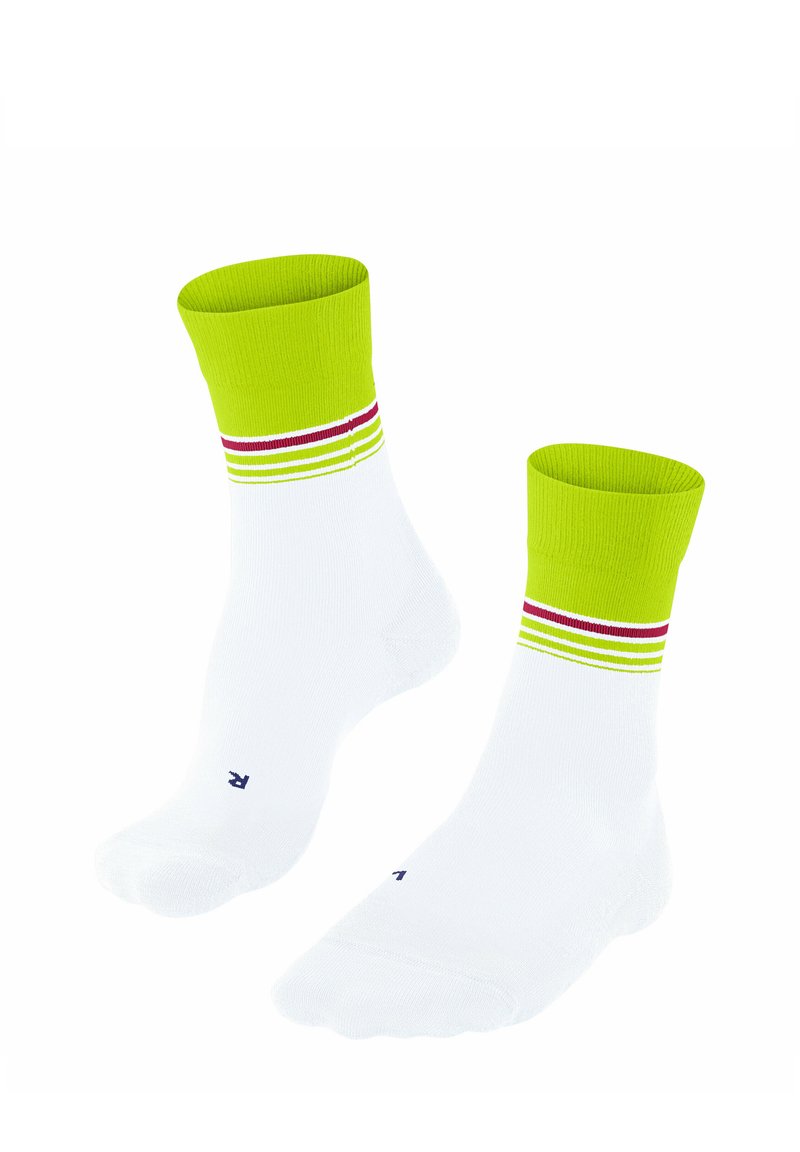 Calze sportive bianche con polsino verde e strisce orizzontali gialle e rosse. Presentano una punta e un tallone rinforzati, con una superficie liscia.