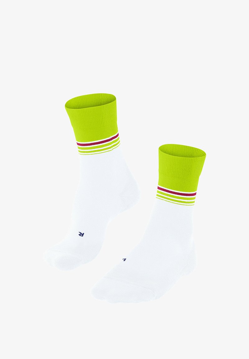 Calze sportive bianche con polsino verde e strisce orizzontali gialle e rosse. Presentano una punta e un tallone rinforzati, con una superficie liscia.