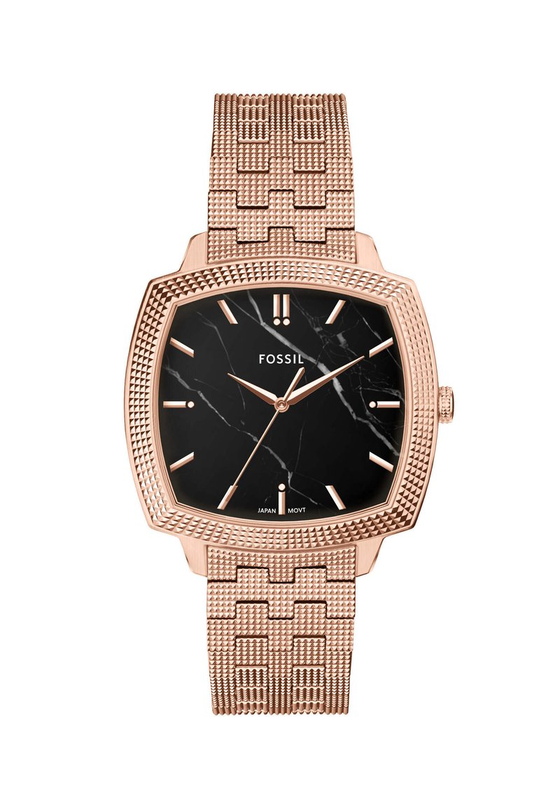 Montre carrée en or rose avec un bracelet en métal texturé, un cadran noir semblable à du marbre, des index horaires dorés et la marque Fossil en bas.