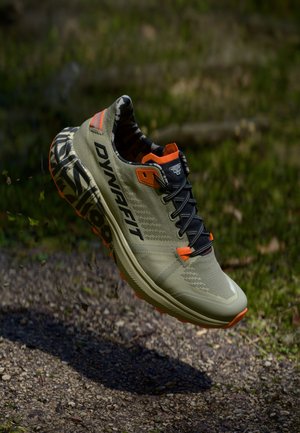 Παπούτσια για τρέξιμο σε μονοπάτια - overcast/black out