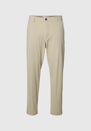 Pantalon beige en tissu doux avec une coupe slim, doté d'une fermeture à bouton à l'avant, de poches latérales et de coutures nettes, sans motifs.