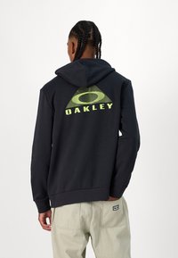 Oakley GRAPHIC PEAK HOODIE - Pulover s kapuco - blackout