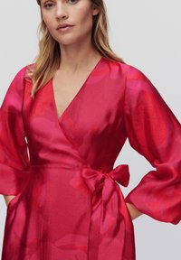 STOCKH LM IRMELIE PREMIUM SATIN HOLIDAY DRESS - Jurk - bloom print