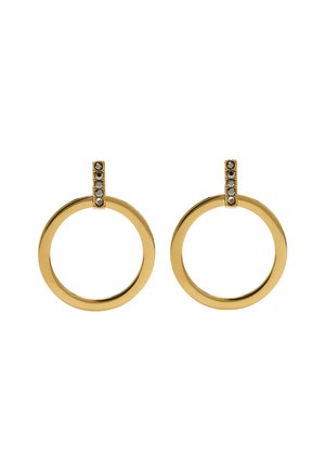 Złote kolczyki koła o gładkim wykończeniu. Każdy z nich ma mały akcent z czterema okrągłymi kamieniami na górnym mocowaniu.