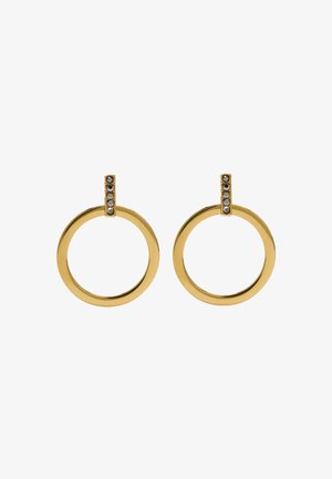 Złote kolczyki koła o gładkim wykończeniu. Każdy z nich ma mały akcent z czterema okrągłymi kamieniami na górnym mocowaniu.