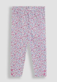 Gyerekeknek készült, pink, lila és kék kicsi virágmintás leggings, mindkét lábon két pink gombbal a bokánál.