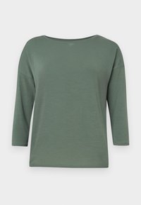 Grønn, lett topp med vid halsåpning, trekvartlange ermer og en avslappet passform. Glatt tekstur med minimale sømdetaljer.