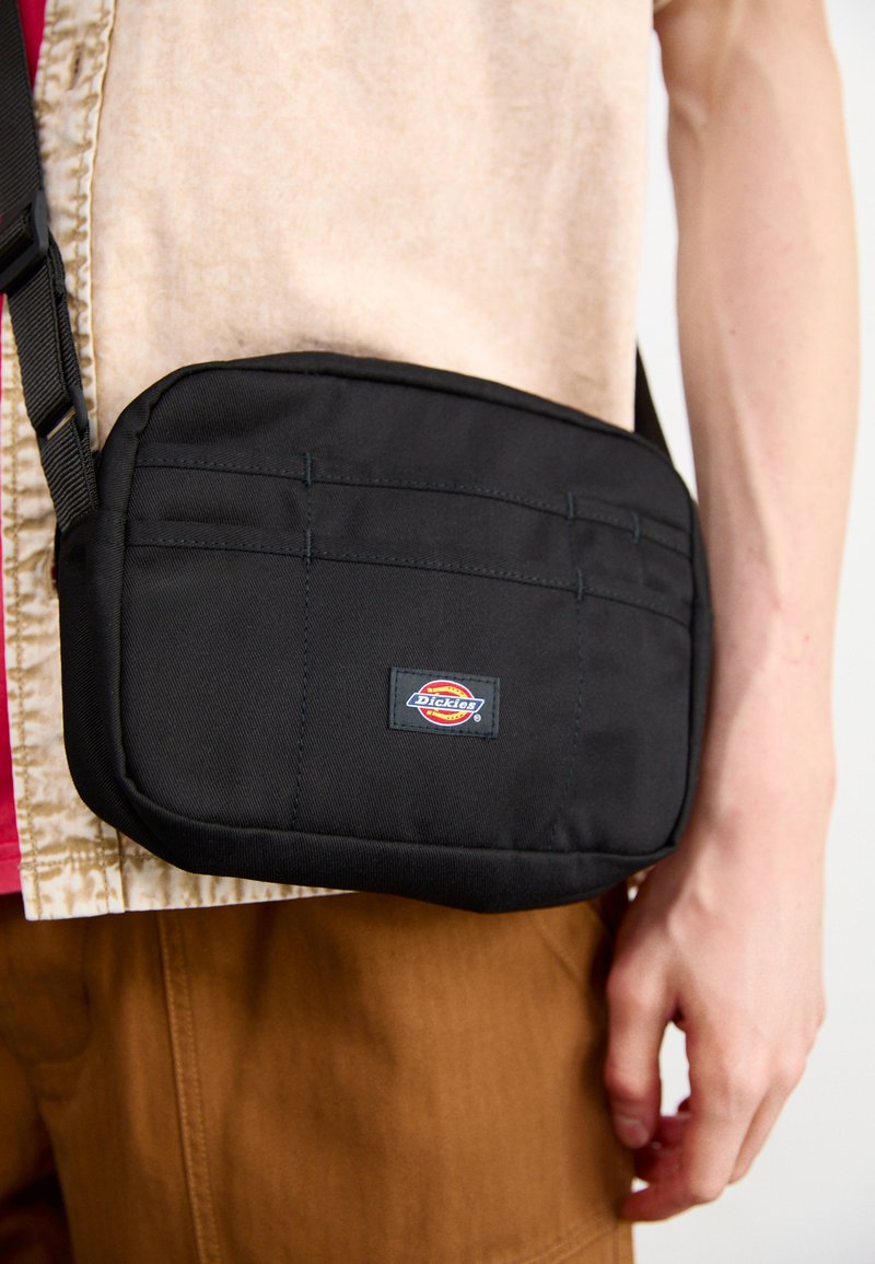 Dickies MOREAUVILLE MESSENGER UNISEX - Umhängetasche - black 