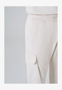 Niet geselecteerd, paper