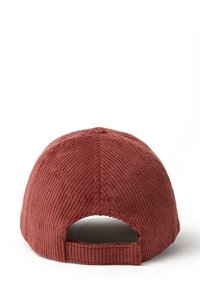 Rote Cordmütze mit runder Form, ausgestattet mit einer gesteppten Textur und einem verstellbarenverschluss auf der Rückseite. Glatte Innenauskleidung sichtbar.