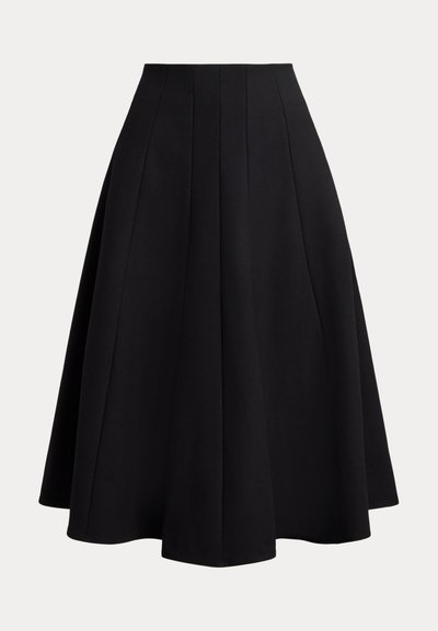 Μαύρη Α-line φούστα με εφαρμοστό λάστιχο, πλισέ σχέδιο, ομαλή υφή και μήκος ως το γόνατο, κατασκευασμένη από ελαφρύ υλικό.