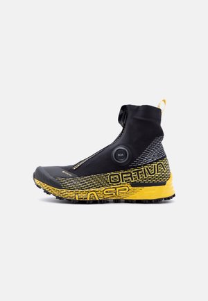 CYKLON CROSS GTX - Pohodniški čevlji - black/yellow