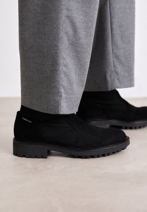 Enkellaarsjes met plateauzool - black